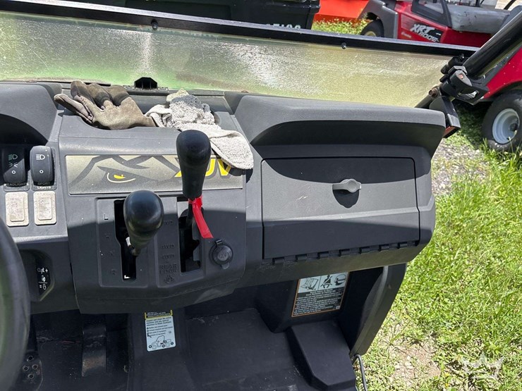 2017-john-deere-gator-image-13
