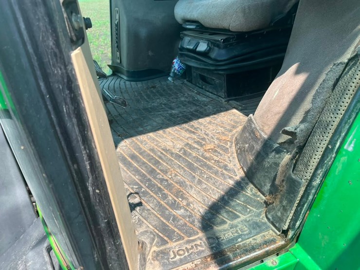 john-deere-8330-image-32
