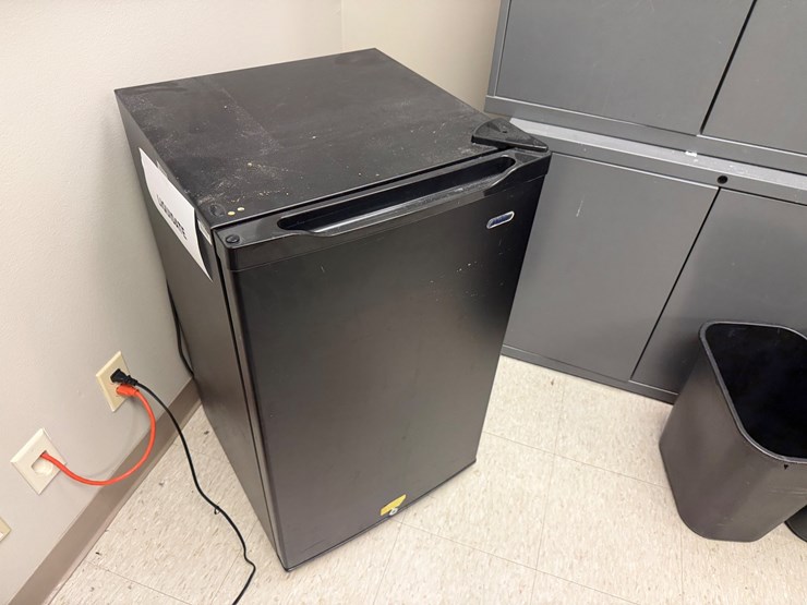 #3543-•-haier-mini-fridge-image-2