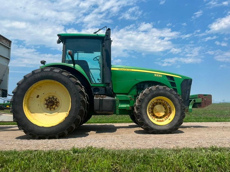 john-deere-8330-image-12