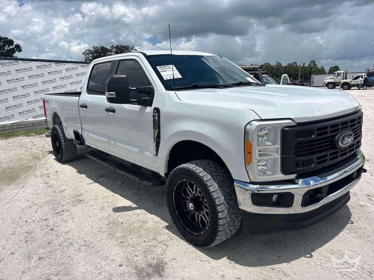 2023-ford-f250-image-2