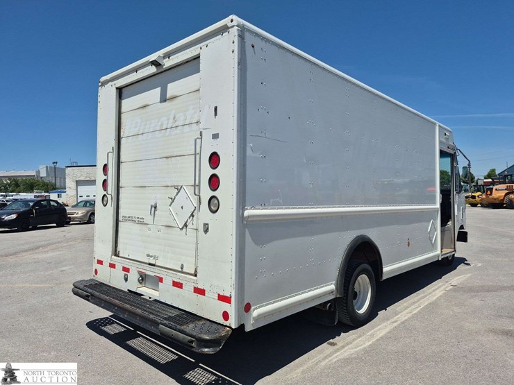 2013-ford-e-series-s/a-step-van-image-5