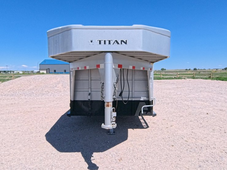 2014-titan-trailer-image-8