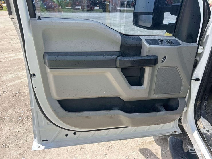 2019-ford-f550-image-14