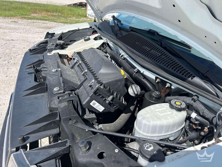 2023-chevrolet-express-2500-image-8