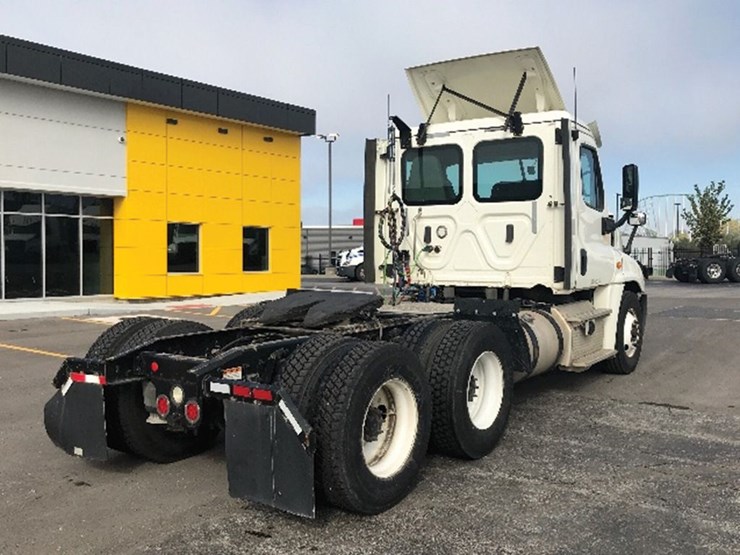 2018-freightliner-cascadia-125-image-2
