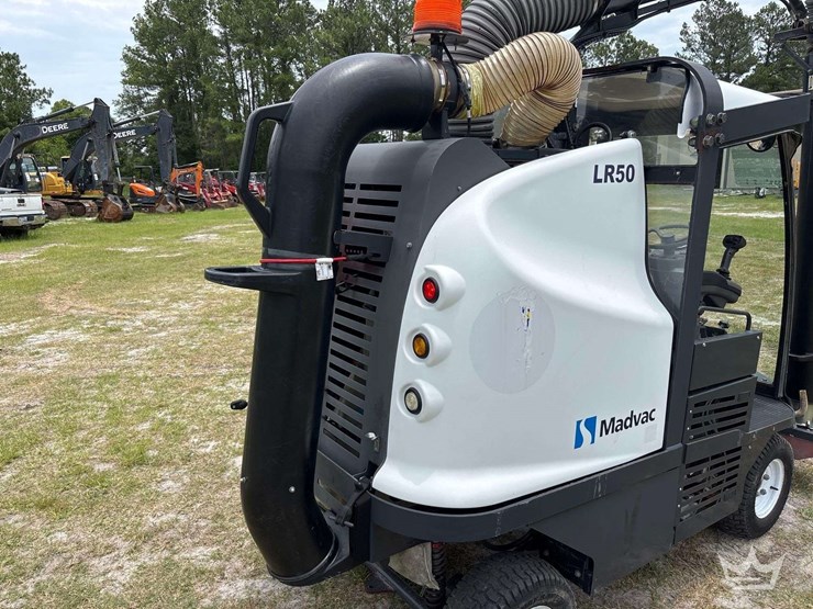 2019-madvac-lr50-ride-on-litter-vacuum-image-19