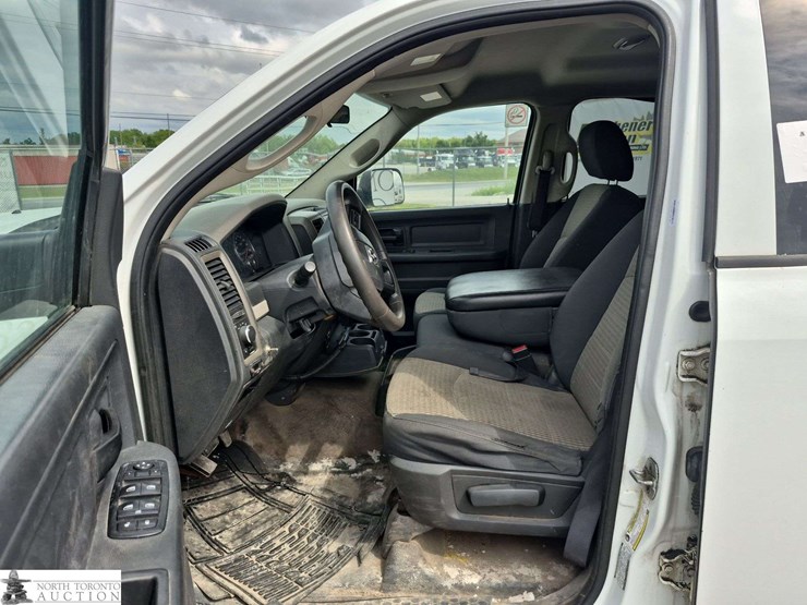 2012-dodge-3500-image-13