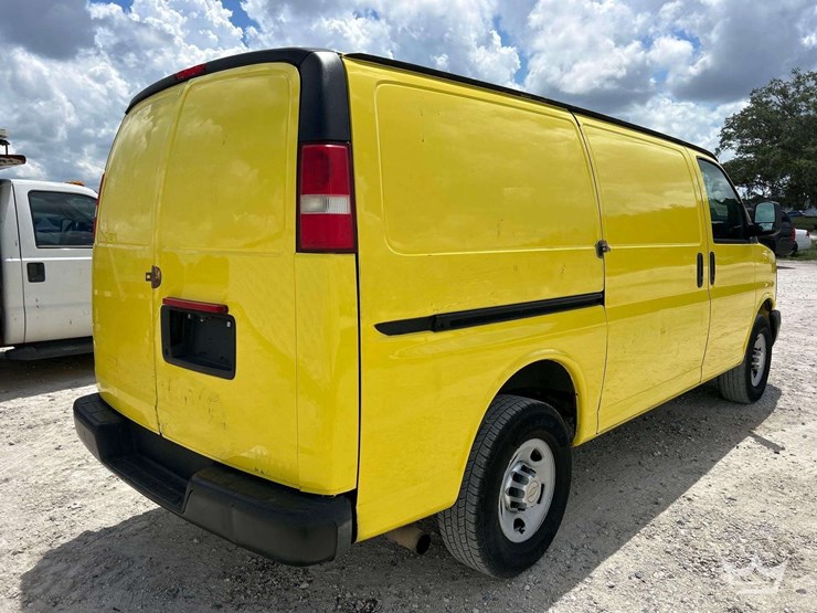 2012-chevrolet-express-2500-image-3