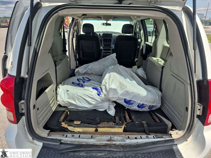 2016-dodge-grand-caravan-sxt-image-27