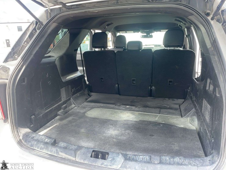 2022-ford-explorer-image-21