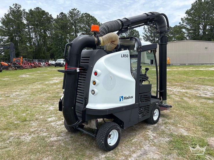 2019-madvac-lr50-ride-on-litter-vacuum-image-8