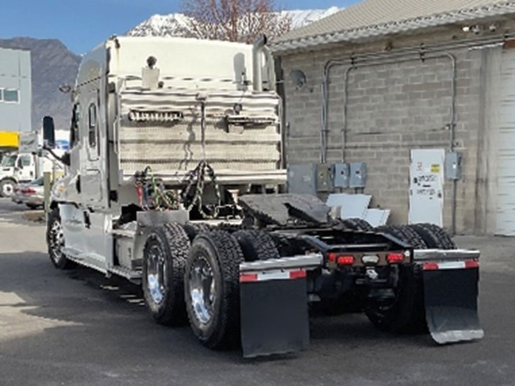 2019-freightliner-cascadia-125-image-2