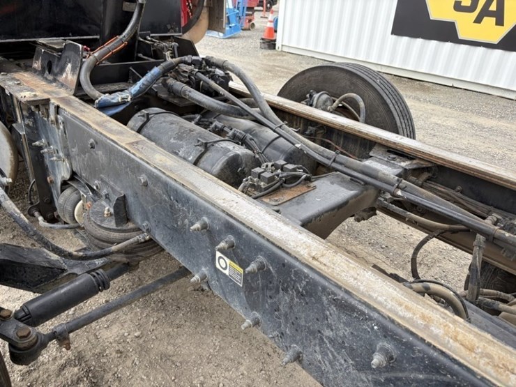 2014-peterbilt-367-image-32