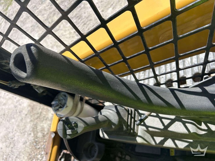 2023-caterpillar-259d3-image-24