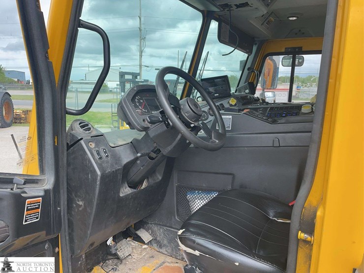 2018-mack-lr633-t/a-refuse-truck-image-9