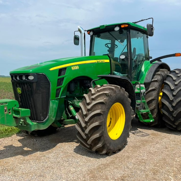 JOHN DEERE 8330