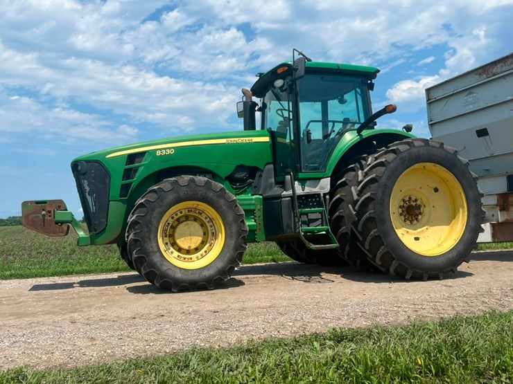 john-deere-8330-image-3