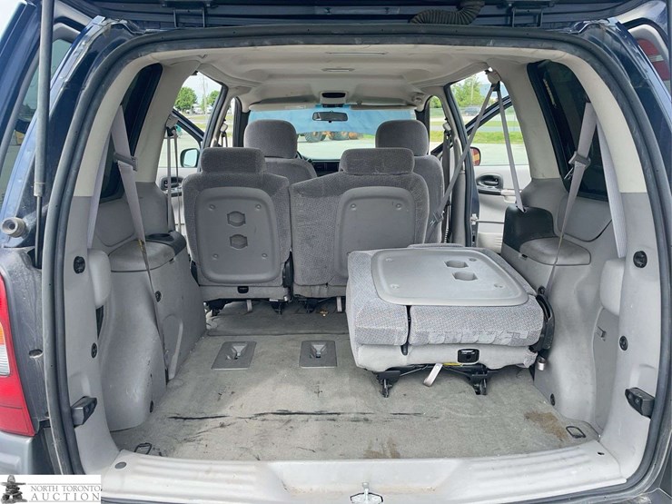 2004-pontiac-montana-image-22