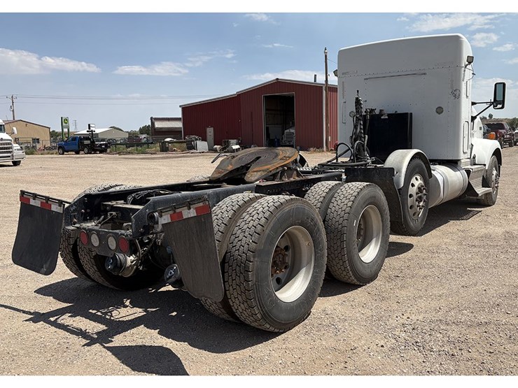 2005-peterbilt-378-image-3