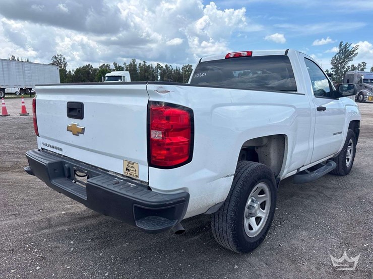 2018-chevrolet-silverado-1500-image-3