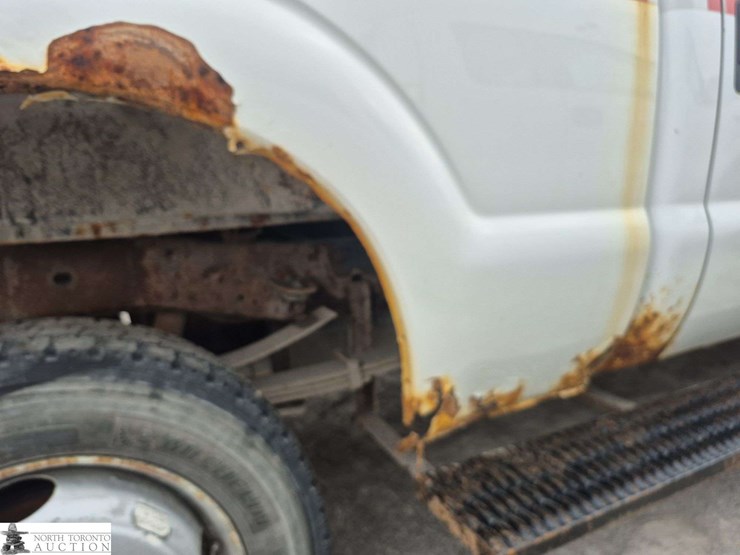2011-ford-f350-image-26