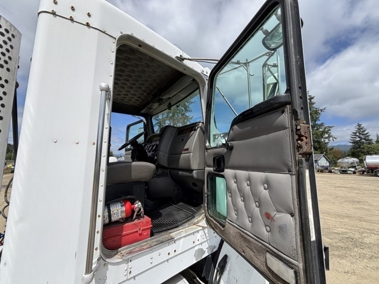 2004-kenworth-t800-image-26