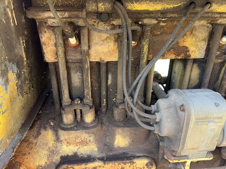 caterpillar-twenty-image-16