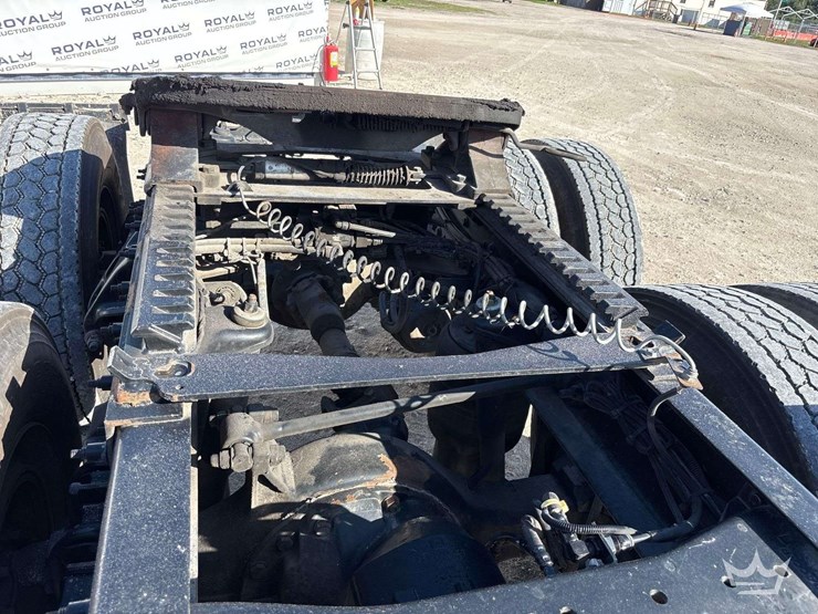 2018-peterbilt-579-image-13