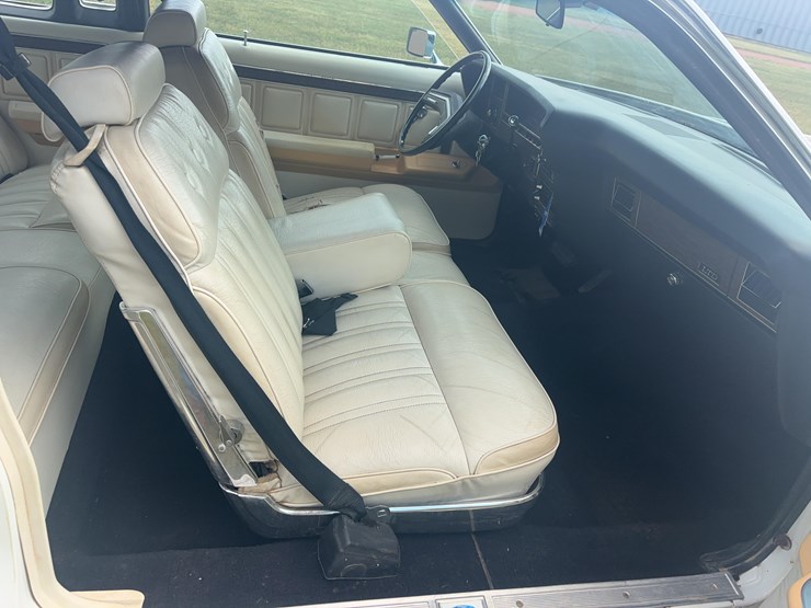 1976-ford-ltd-landau-image-10