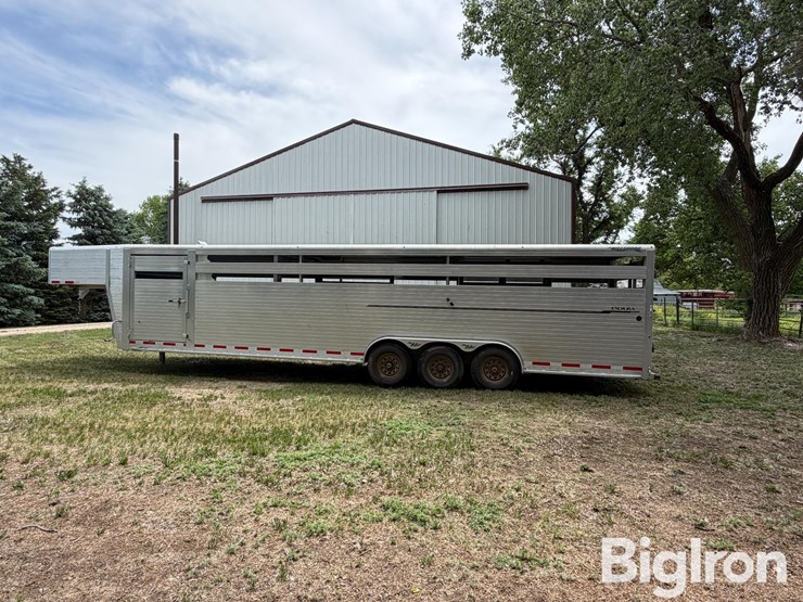 2020-hillsboro-32'-tri/a-aluminum-livestock-trailer-image-8