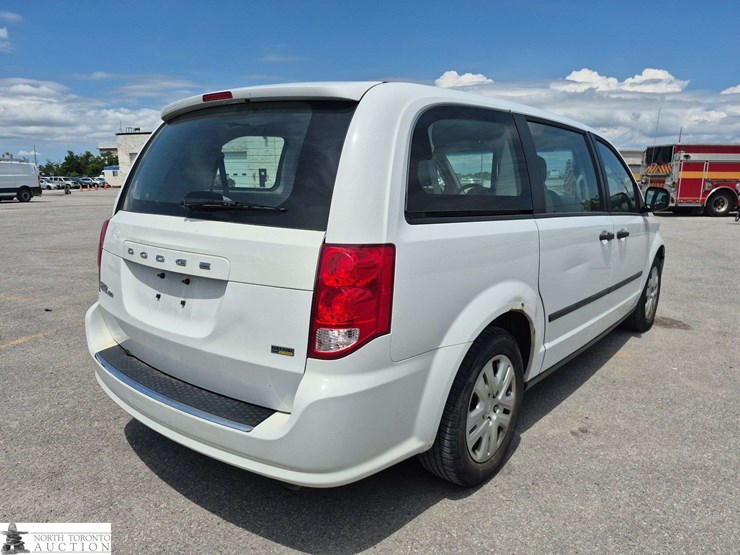 2016-dodge-grand-caravan-sxt-image-5