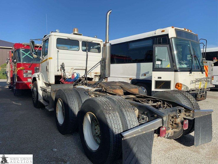 1996-freightliner-fl112-image-6