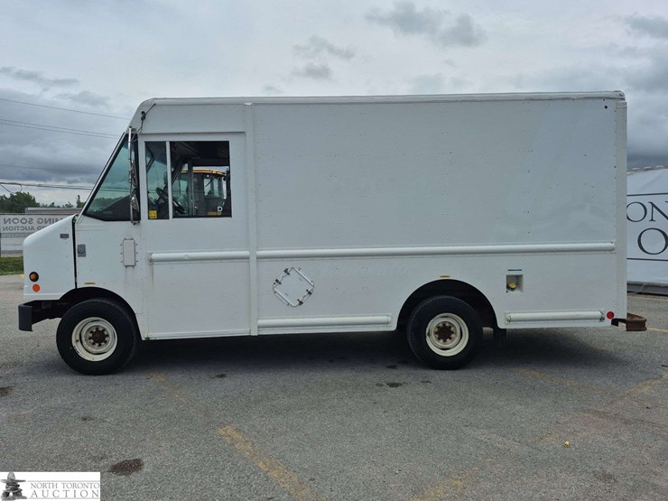 2009-ford-e-series-s/a-step-van-image-8