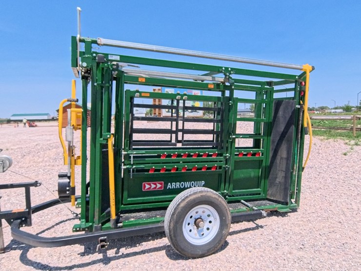 #1073-•-2019-arrow-quip-8600-cattle-chute-image-16