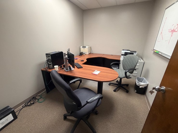 #3542-•-lot-of-office-furniture-|-located-in-st.-rose,-la-image-1