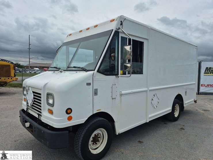 2009-ford-e-series-s/a-step-van-image-1