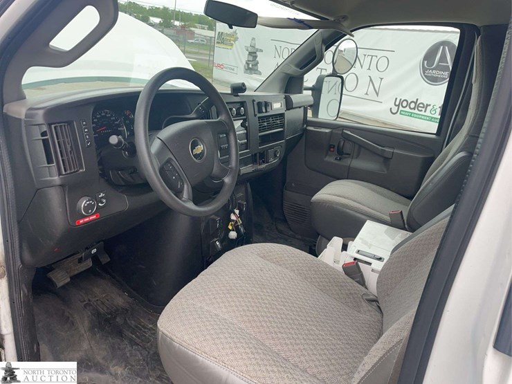 2017-chevrolet-express-s/a-cube-van-image-11