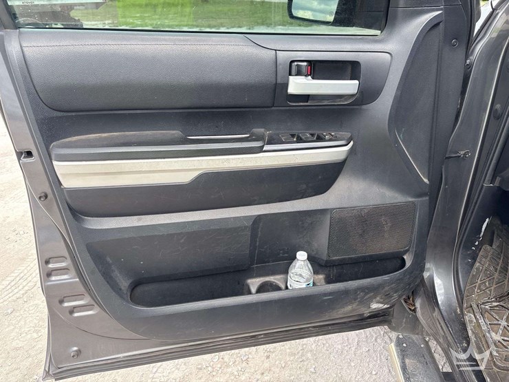 2014-toyota-tundra-image-11
