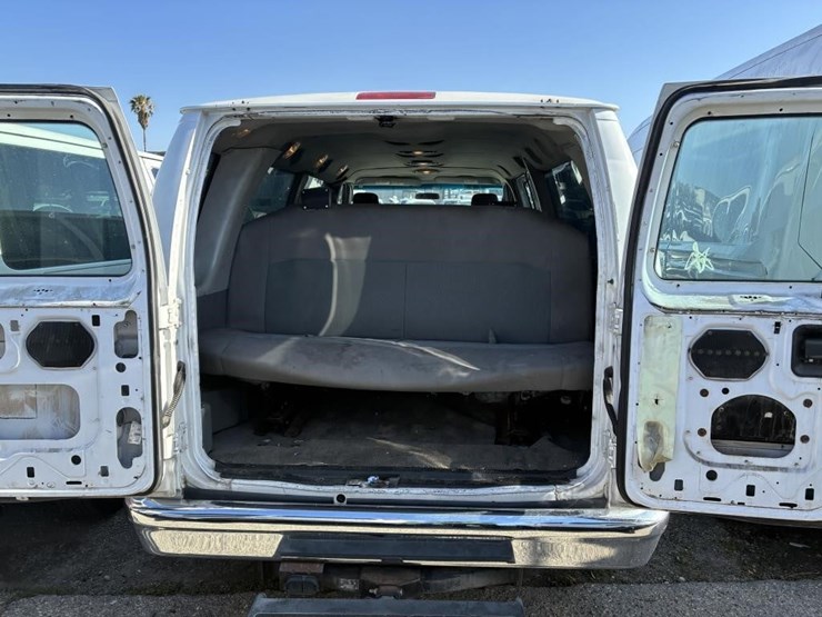2013-ford-e350-sd-image-12