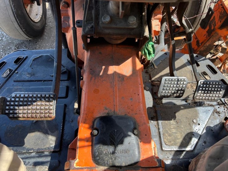 new-holland-tn70a-image-27