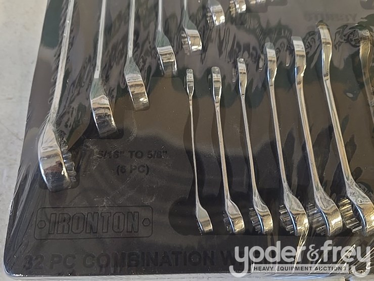 unused-32-piece-combination-wrench-set-with-case,-grip-image-5