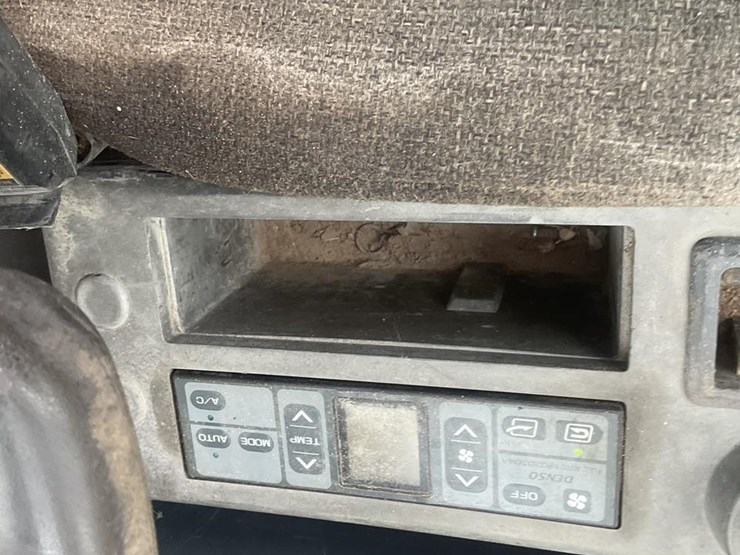 2005-deere-120c-image-14