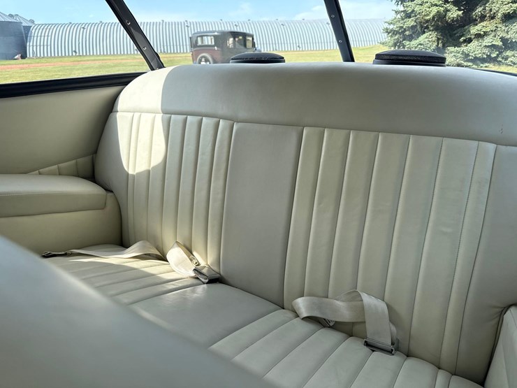 1949-studebaker-starlight-coupe-image-18