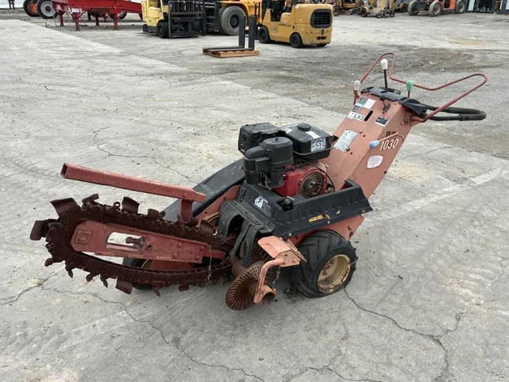 2000-ditch-witch-1030h-image-1