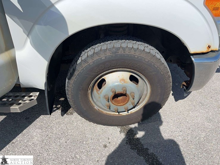 2011-ford-f350-image-25