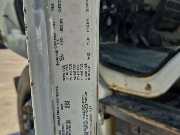 2002-freightliner-fl80-image-12