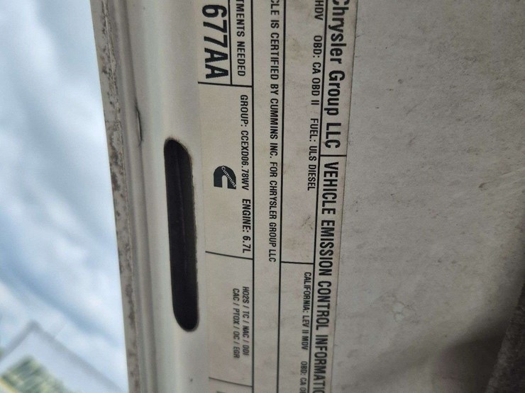 2012-dodge-3500-image-12