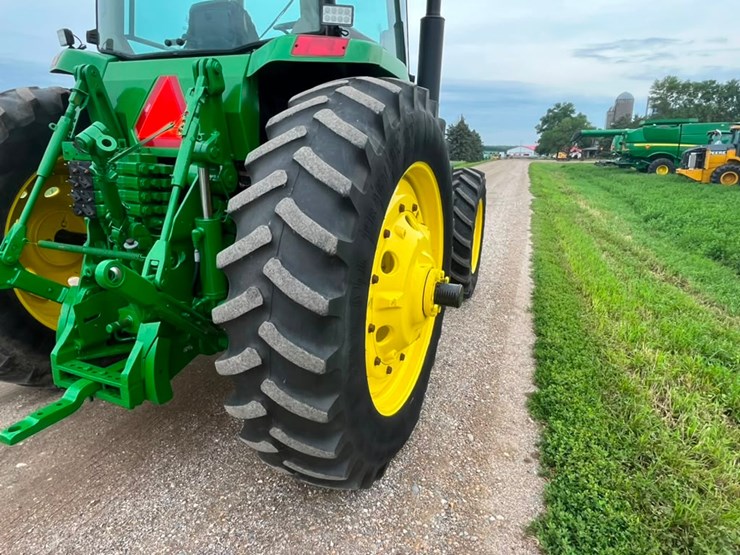 john-deere-8300-image-40