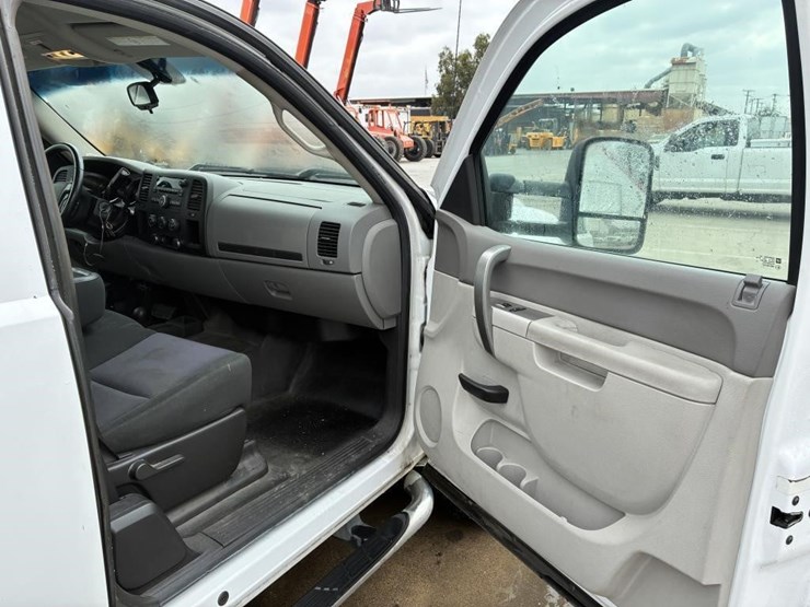2012-gmc-sierra-2500-image-15